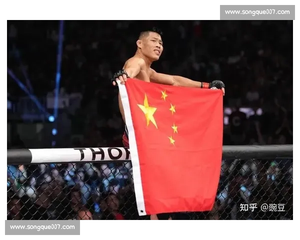 综合格斗赛场争议判罚持续发酵拳手教练与观众各执一词引热议