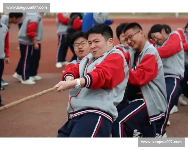 难忘的第一次拔河比赛 友情与努力的较量